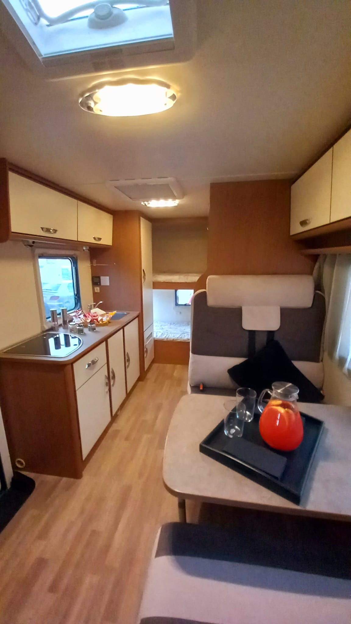Rimor Kayak 7 salón y cocina