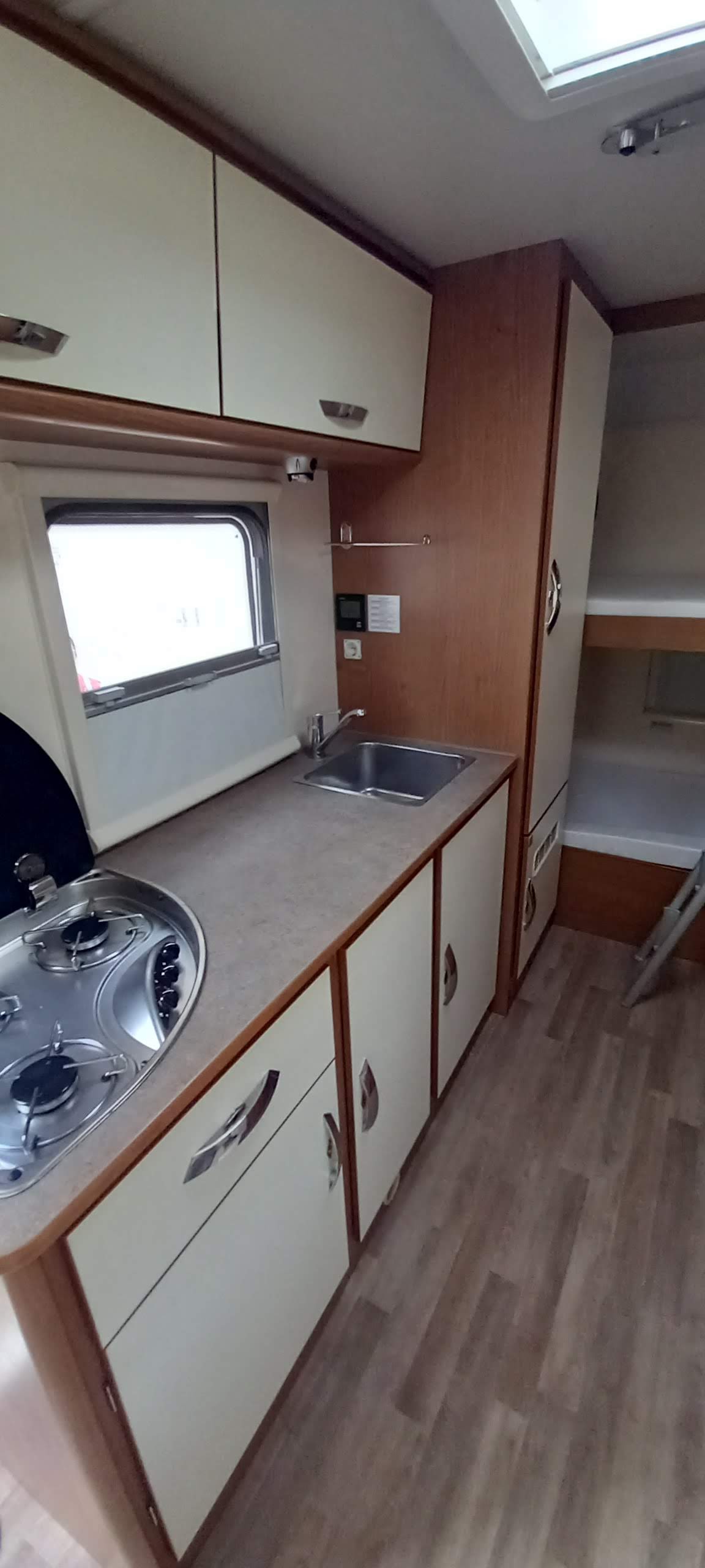 Rimor Kayak 7 cocina equipada